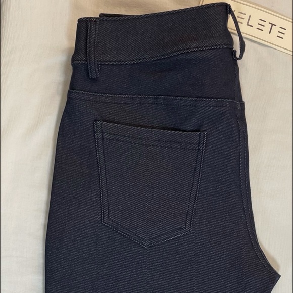 NWT YELETE Classic Stretch Bermuda Shorts Small - Picture 10 of 12
